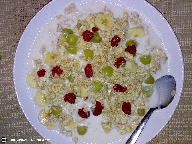 Oatmeal - fruits and honey